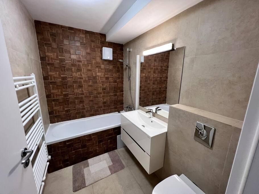 Central Apartment With Panoramic View Брашов Екстериор снимка