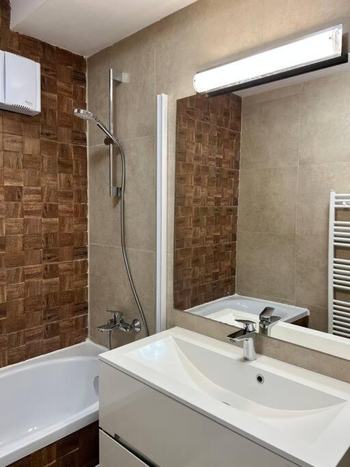 Central Apartment With Panoramic View Брашов Екстериор снимка